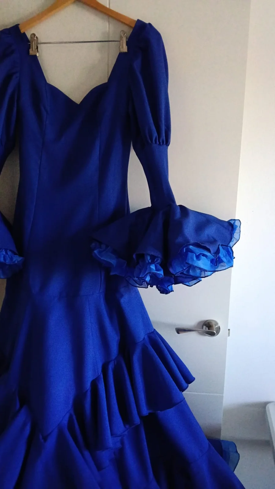 Detalle del cuerpo y los volantes · Galería de Vanessa Toledo