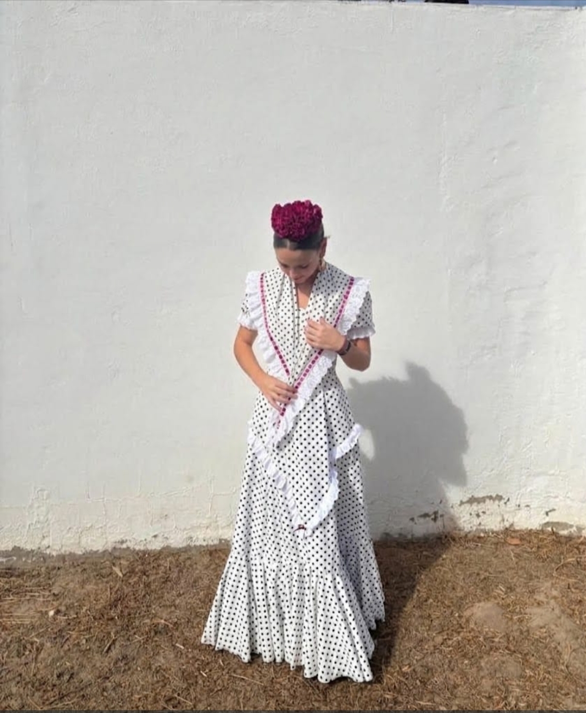 Traje de flamenca blanco de lunares con volantes